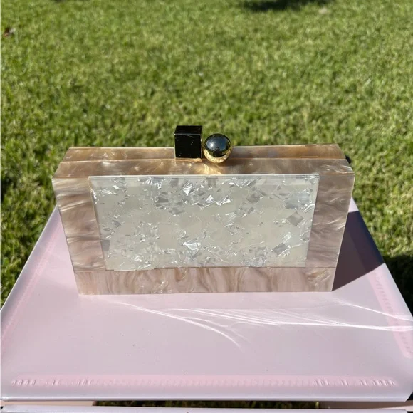 CLUTCH - Picture 2 of 4